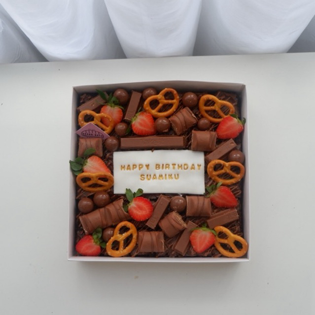 

Brownies Premium Full Topping Bites Birthday Hampers Graduation