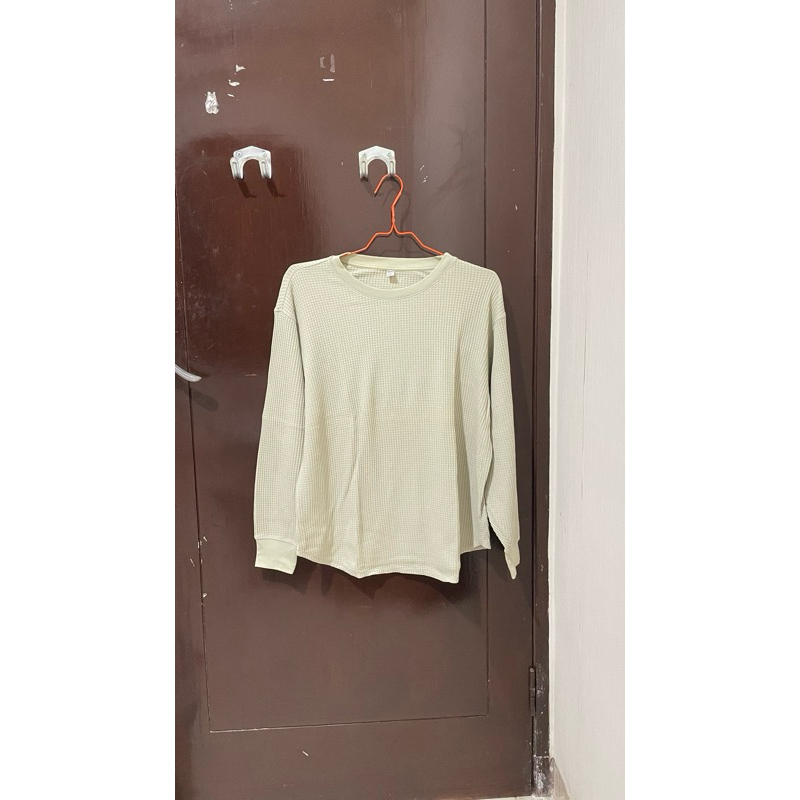 kaos sage green uniqlo