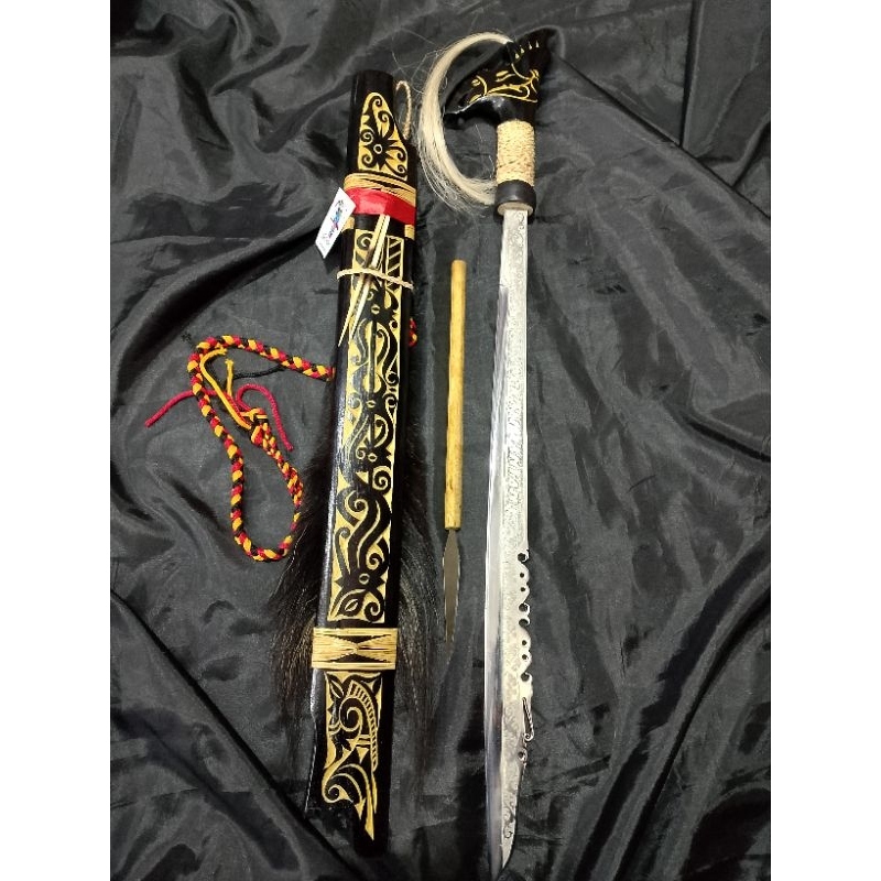 MANDAU PEDALAMAN BAJA UKIR/MANDAU PEDALAMAN ASLI DAYAK KALIMANTAN