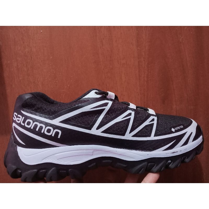 sepatu Salomon