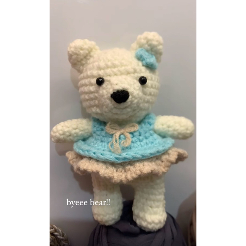 Boneka beruang rajut