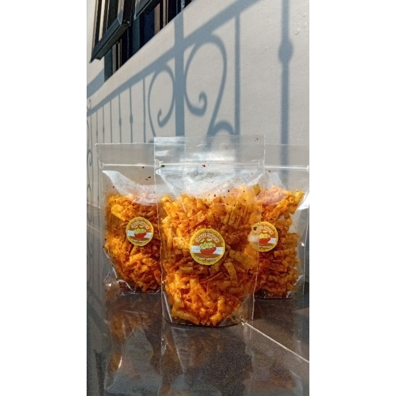 

Kripik pangsit pedas daun jeruk