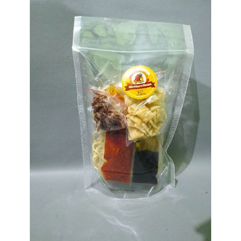 

Mie jebew Rojo Petdes kemasan ekonomis tanpa toping wonton