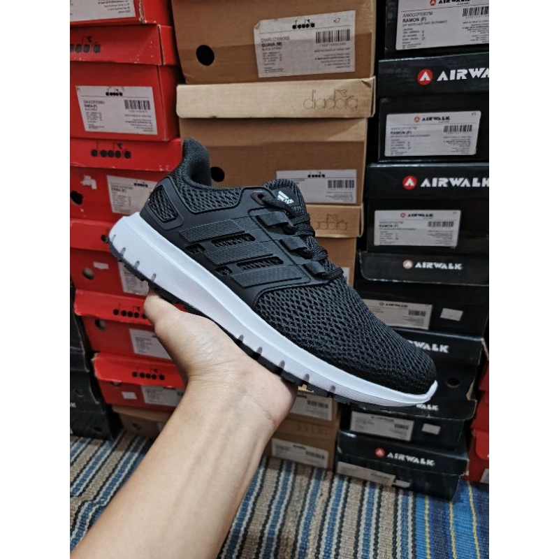 ADIDAS ULTIMASHOW / Adisas Original / Sepatu Hitam / Sepatu Sekolah