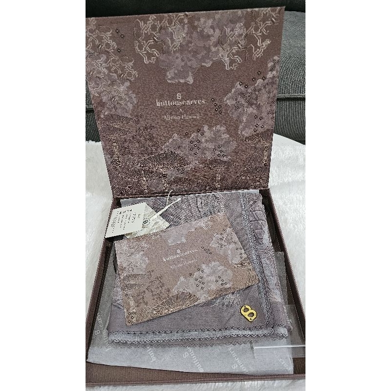 BUTTONSCARVES MEDINA PL VVGC