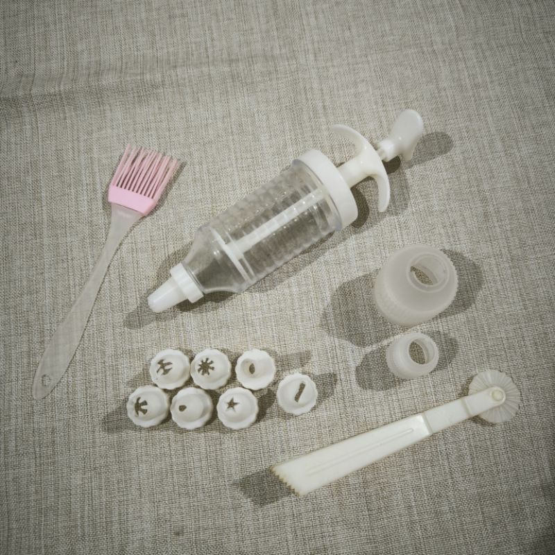 Set paket alat penghias kue 8 motif semprotan spuit kue