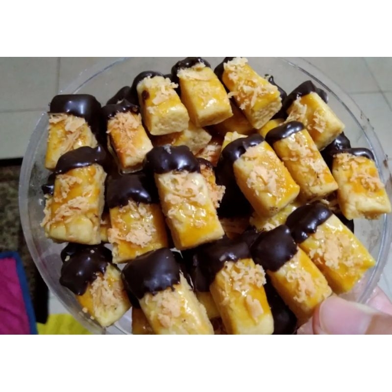 

Kastengel Coklat Mama Harezz - Toples 500 gram - Kue Kering - Kue Lebaran