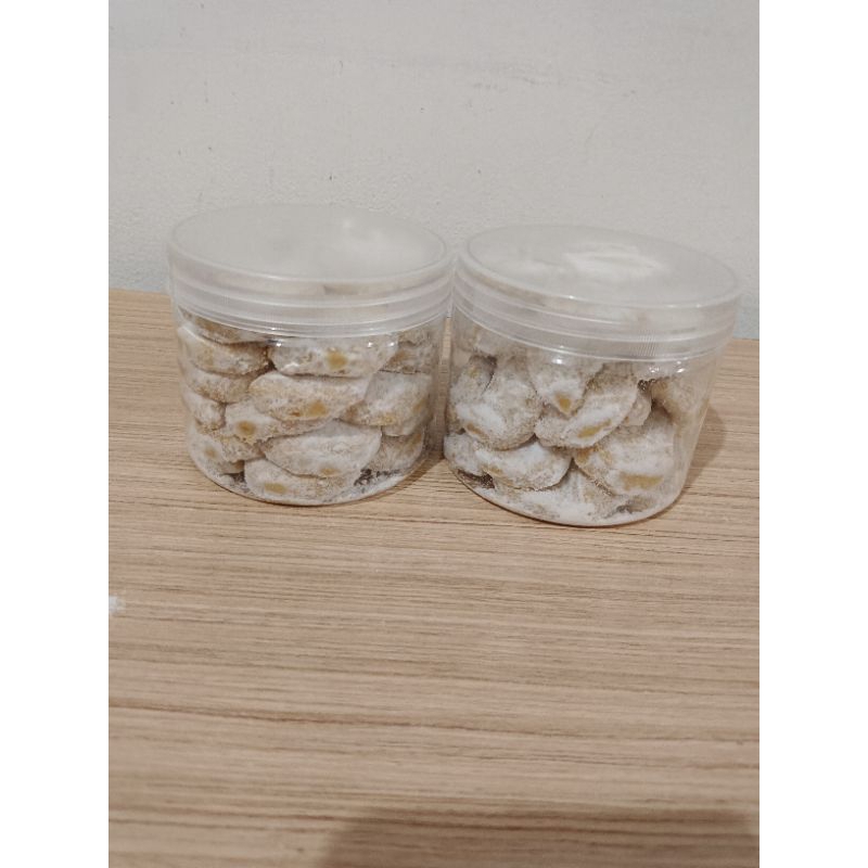 

Kue Putri Salju by El'amor cake