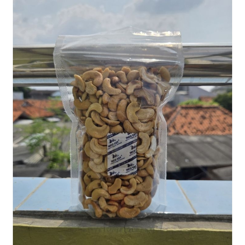 

Kacang Mede Patahan Matang 500gr