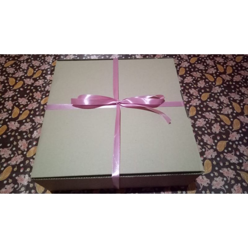 

Box Hampers + Pita + Kertas Cacah