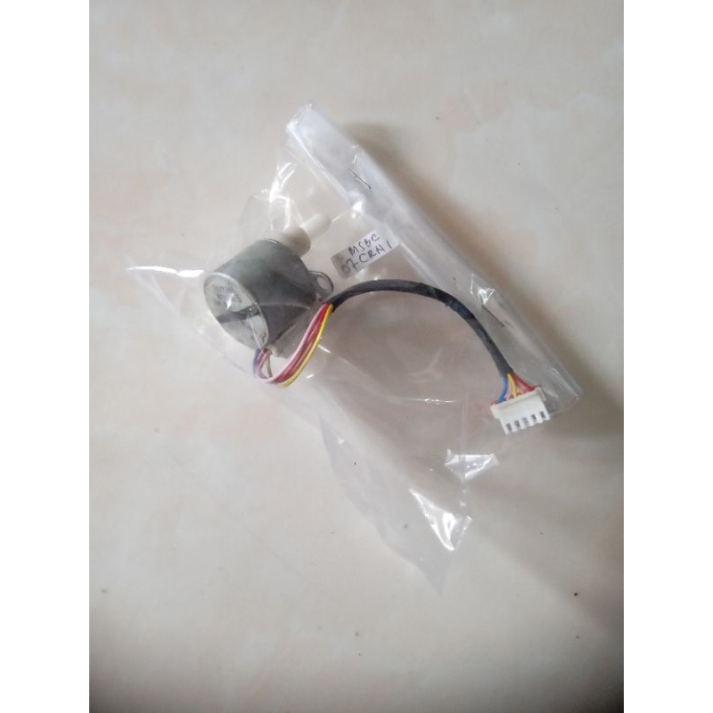 motor swing indoor AC merk Midea model MSBC-07CRN1