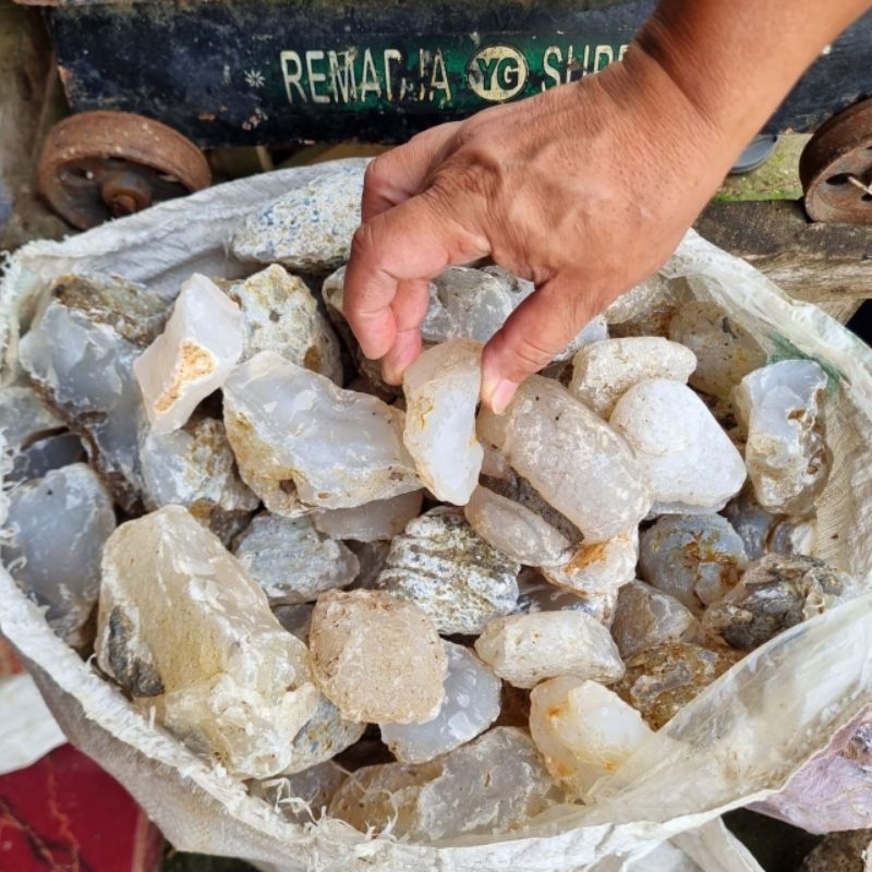 1Kg Batu Pandan Putih / White Chalcedony