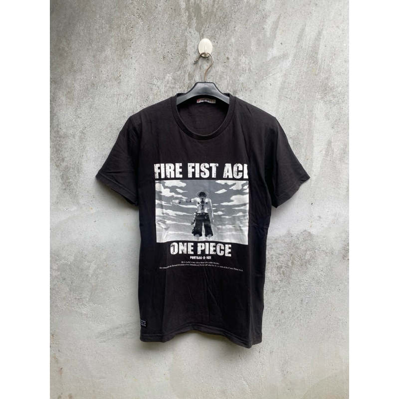 KAOS UNIQLO X ONE PIECE