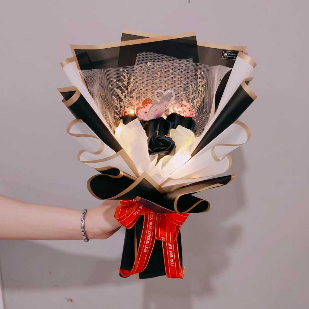 

Buket Bunga Anniversary / Bunga Wisuda / Graduation Gift HW008