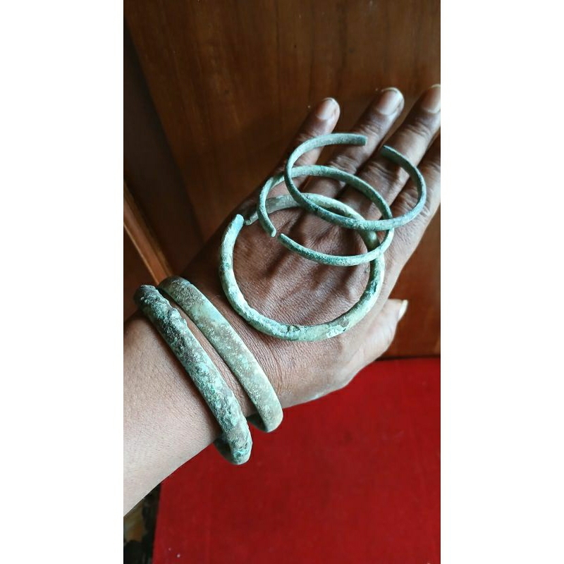 Koleksi Temuan Galian Tanah Borongan Macam2 Gelang Perunggu Kuno KaBudhan