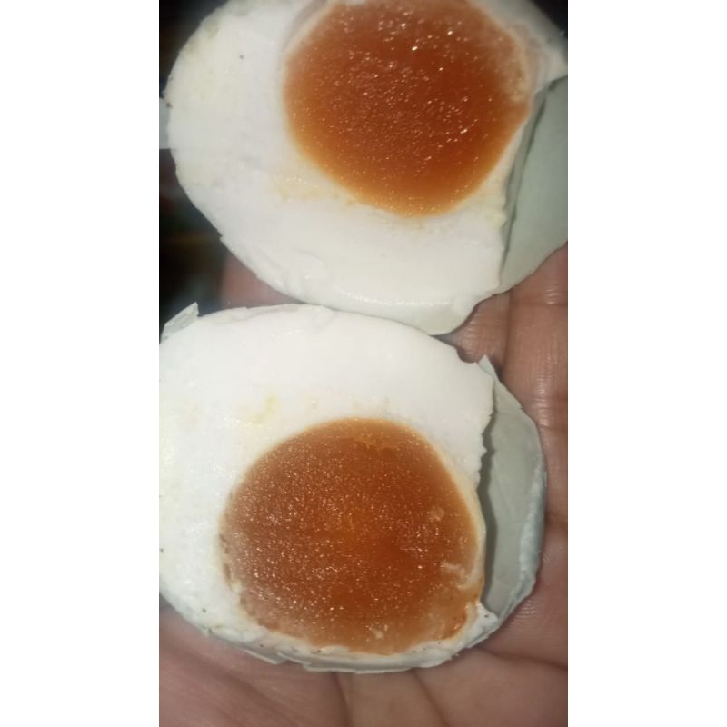 

telor asin asli Brebes 1 butir Masir kuning berminyak