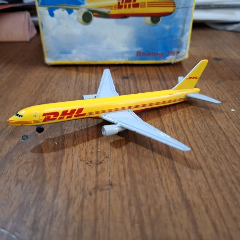diecast pesawat DHL Boeing B757-200F 1:400 Herpa Models