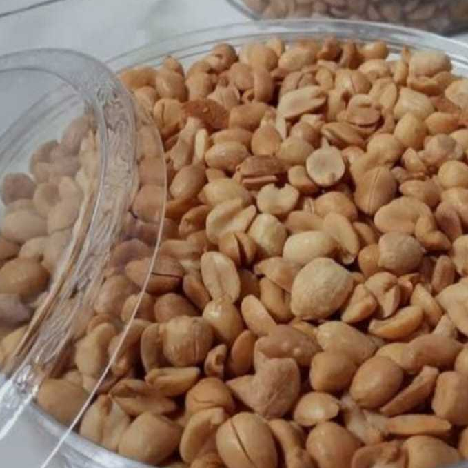 

Mustofa Family,[500gram ] Kacang Bawang Goreng Asin Gurih/Pedas