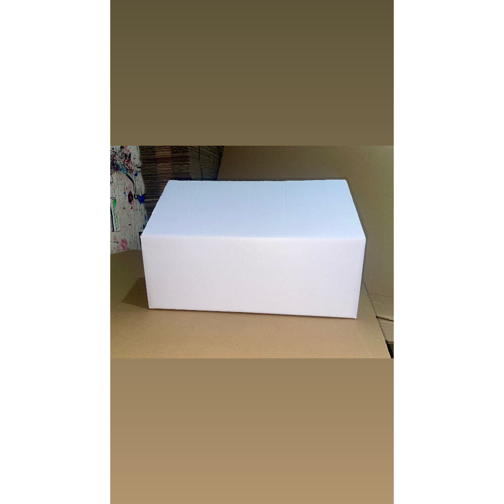 

Karton box 47x38,5x17 cm white kraft