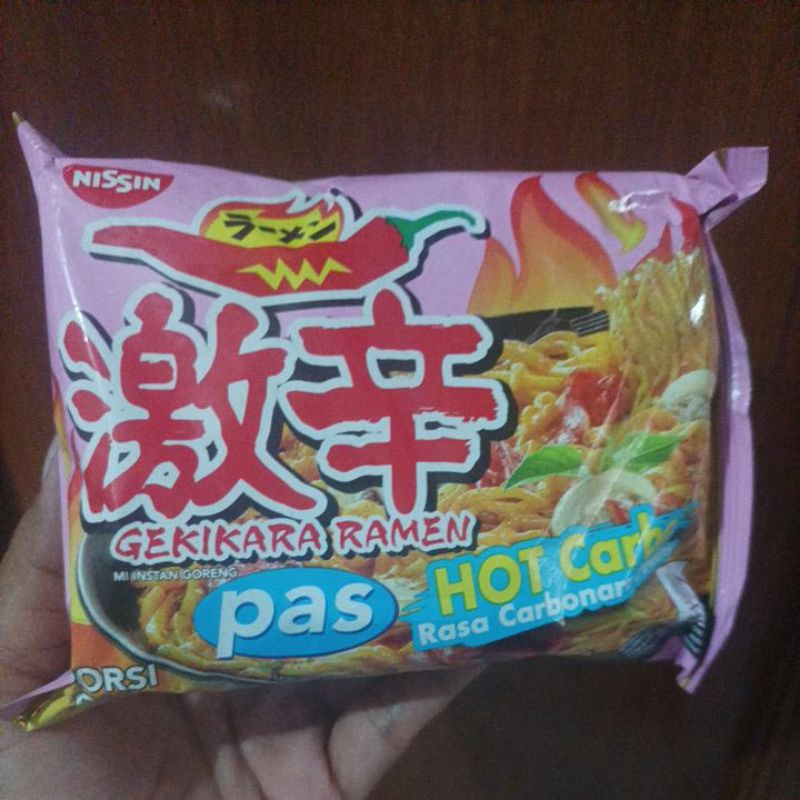 

Nissin gekikara hot carbo pas 81gr mie instan korea pedas