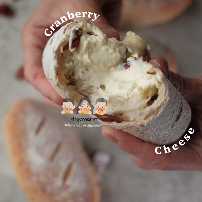 

RB CRANBERRY CHEESE MACAN BREAD - Digemarin (MIN 5/BAG each VARIASI) NO MIX