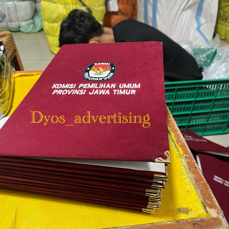 

RB Map Beludru custom logo map kantor map sekolah map upacara (BORDIR LOGO) Minimal Order 5 pcs