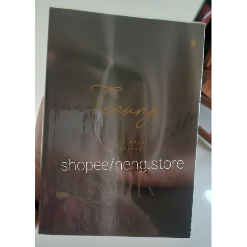 Buku Tenung - Risa Saraswati dan Dimas Tri Aditio (Suvenir Pernikahan Super Limited Edition) Prelove