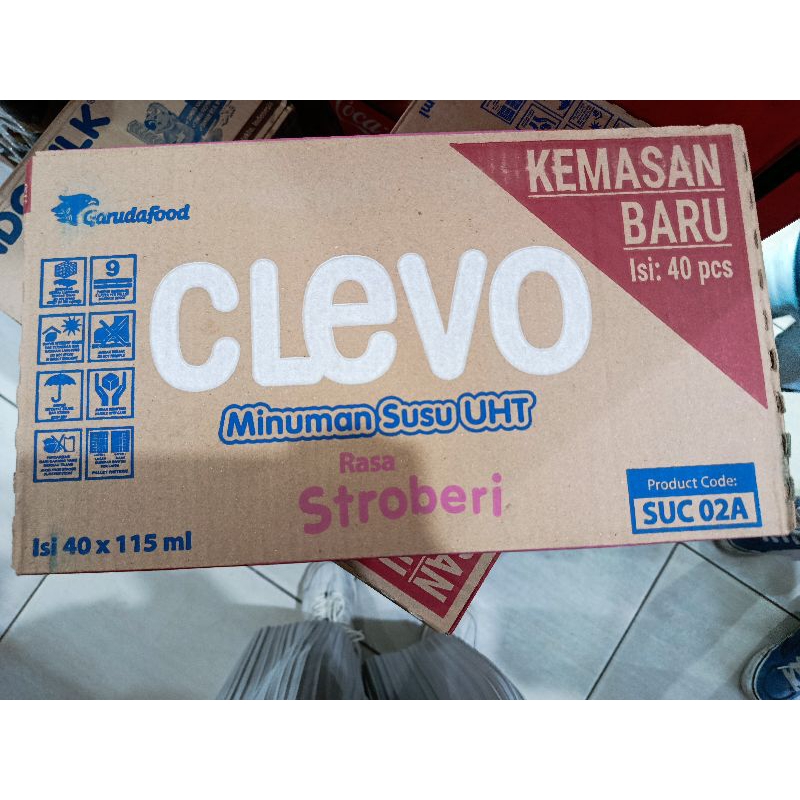 

CLEVO MINUMAN SUSU UHT RASA STROBERI ISI 40 PCS X 115 ML