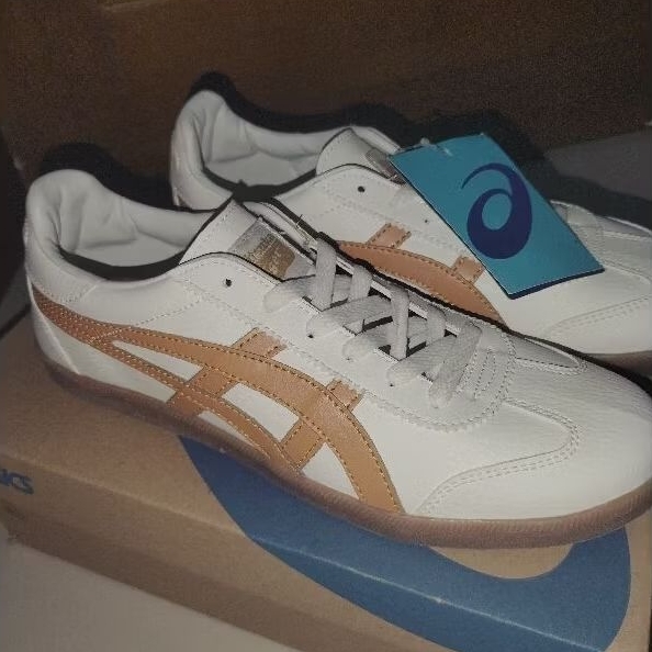 sepatu onitsuka Tiger gold size 40