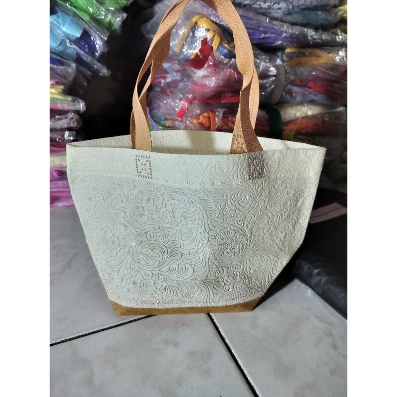 

Tas Souvenir 20x17x13 Tas hampers tas bingkisan