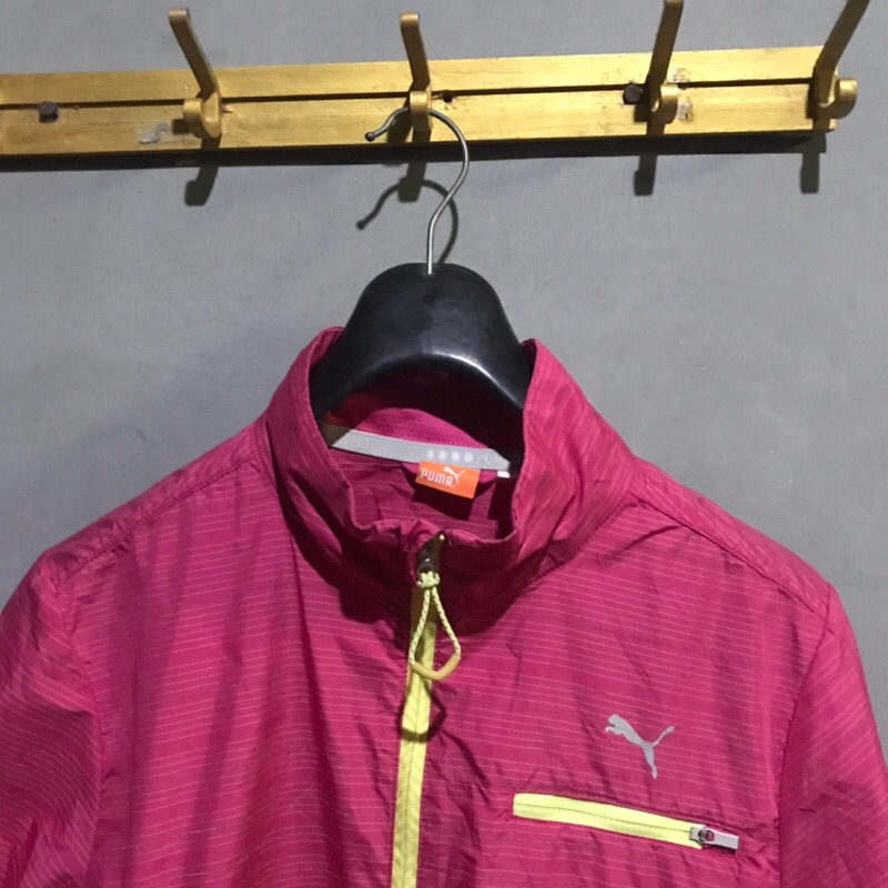 JAKET RUNNING BRAND PUM4 THRIFT