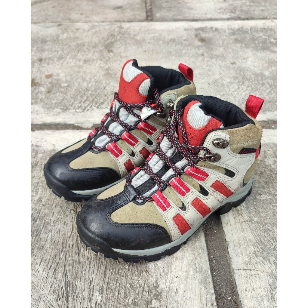 Sepatu Outdoor Benesu, Second (size 38 - insole 24,5 cm)