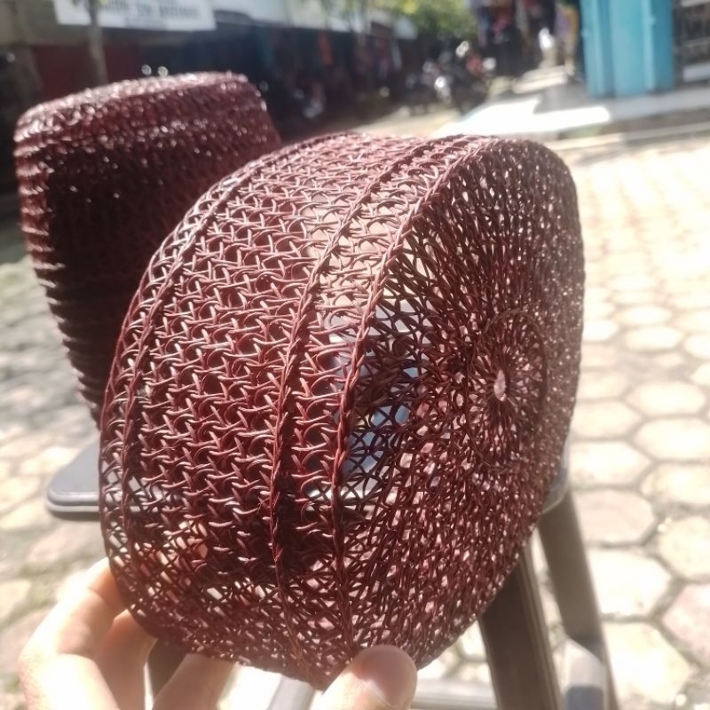 Peci dari akar Jangang