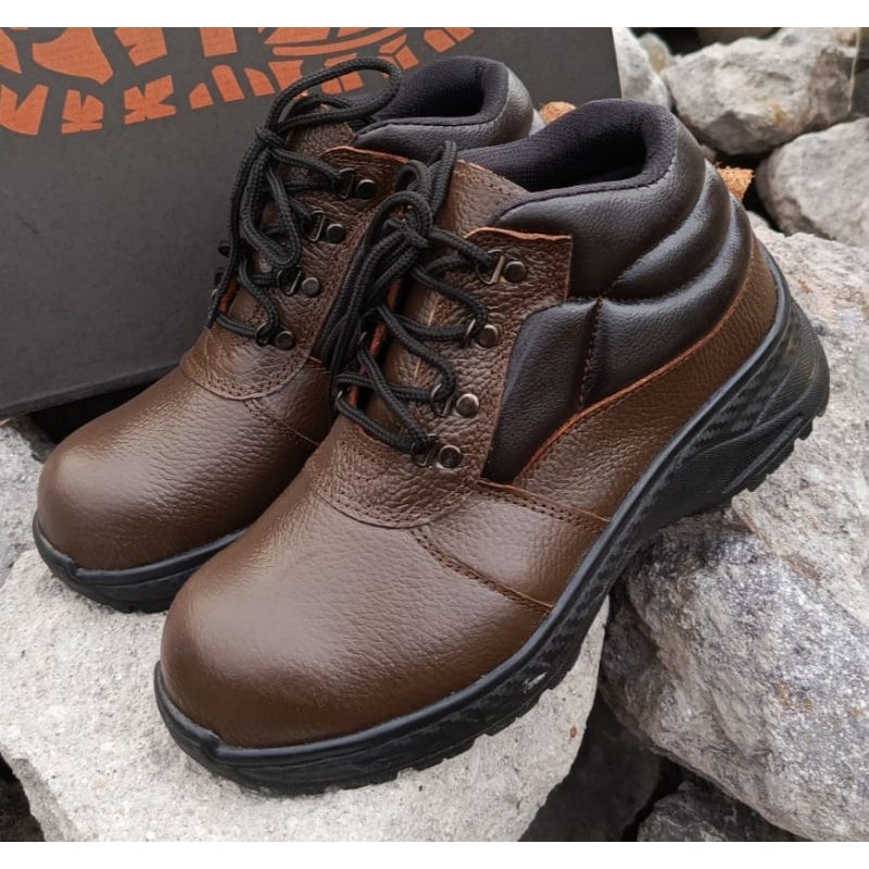 sepatu safety kulit sapi asli  krushers lokal sol karet anti slip