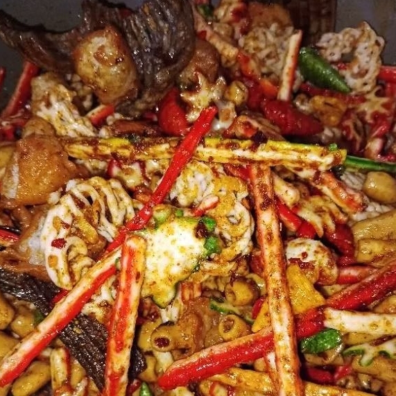 

1KG Seblak mix/ seblak viral/ basreng/jengkol/jaat beton/makaroni/kerupuk bawang/rafael cikruh pedas daun jeruk