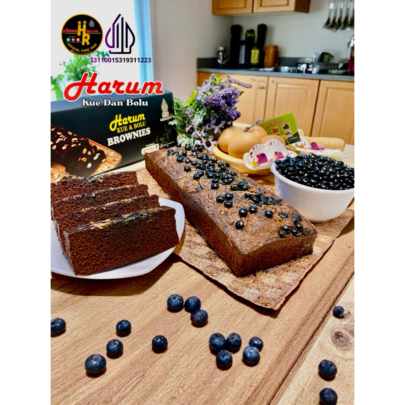 

Brownies Panggang Keju / brownies coklat dengan toping keju dan coco chips 100 % halal