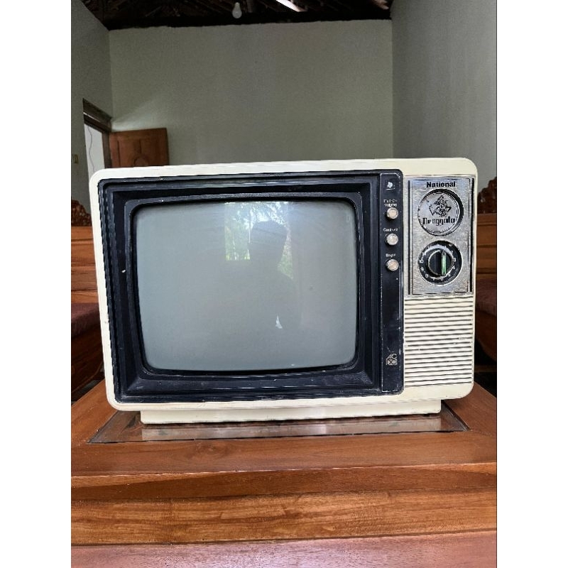 tv vintage,tv jadul,tv antik,tv tabung merk national nanggala 14 inc 70s