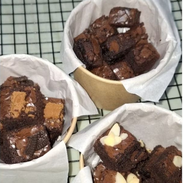 

heyo.bake brownies bucket mini bites 12oz