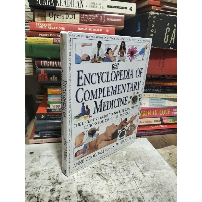 Buku Import DK ENCYCLOPEDIA OF COMPLEMENTARY MEDICINE by Anne Woodham
