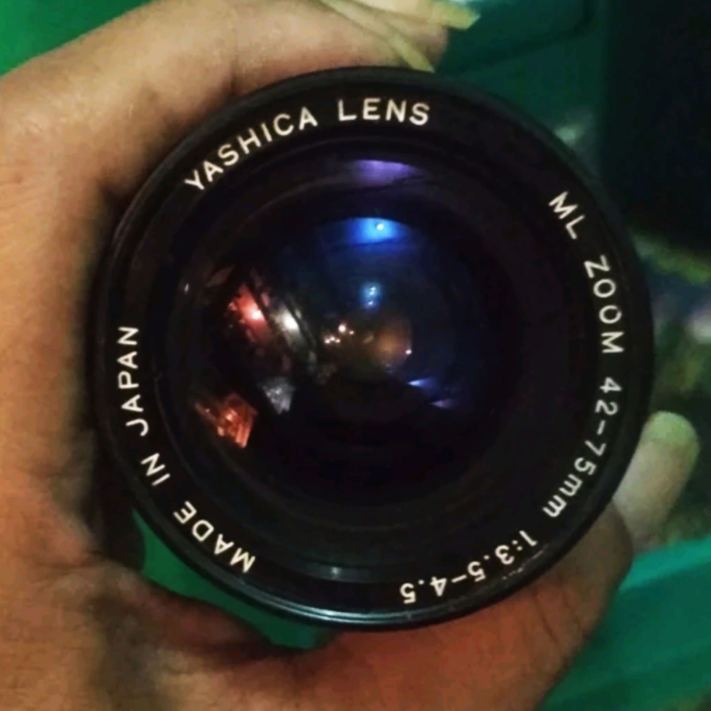 lensa Yashica ML 42-75mm analog