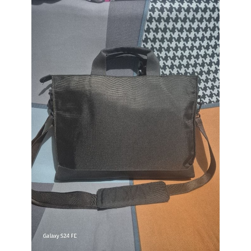 Tas Slempang Laprop Samsonite