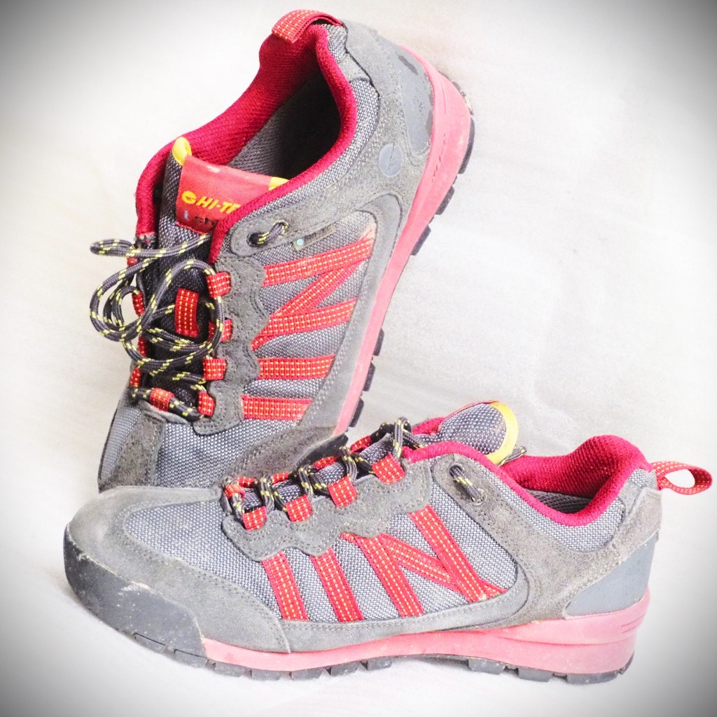 sepatu hiking perempuan HI-TEC waterproof size 40