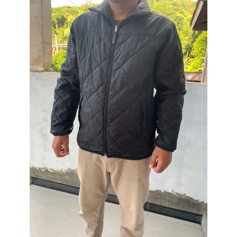 Jaket second UNIQLO Bolak Balik winbreaker