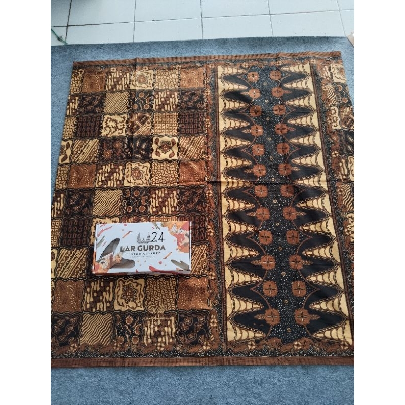 SARUNG LAR GURDA KESIKAN