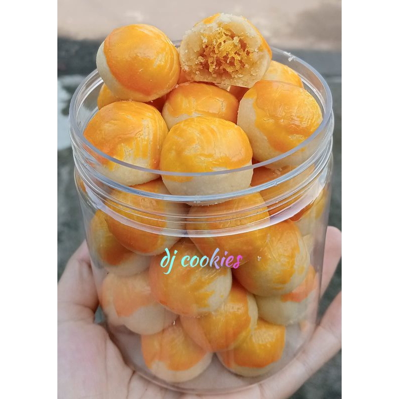 

nastar premium lumer dan lembut di mulut isi selai nanas kemasan toples 600ml best seller