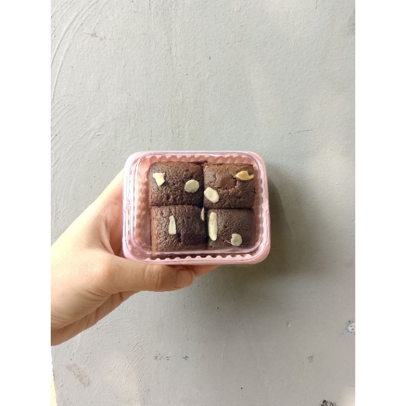 

Fudgy Brownies (4pcs) by owneriri
