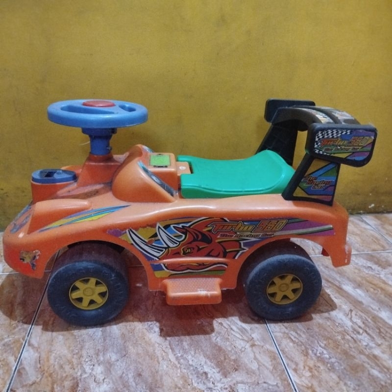 mainan mobil mobilan bisa dinaikin anak 1-4 tahun