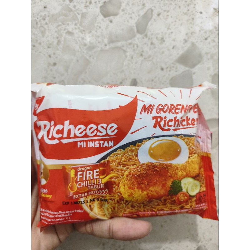 

Richeese Mie Goreng Pedas Richicken Level 3 Kemasan 77 Gram