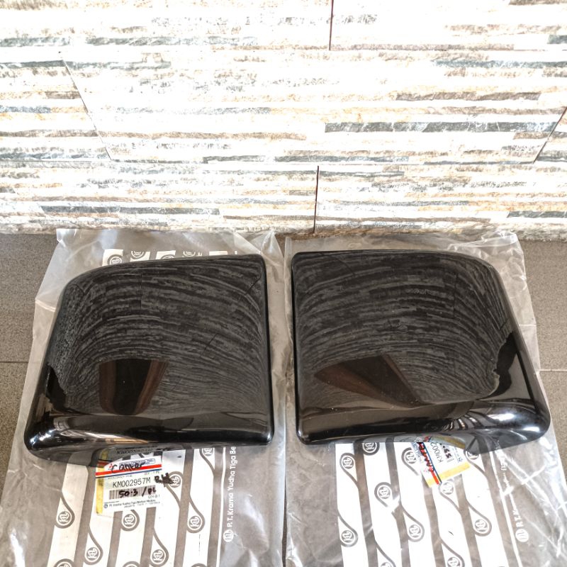 TANDUK BAMPER / PIPI BAMPER CANTER Original Hitam