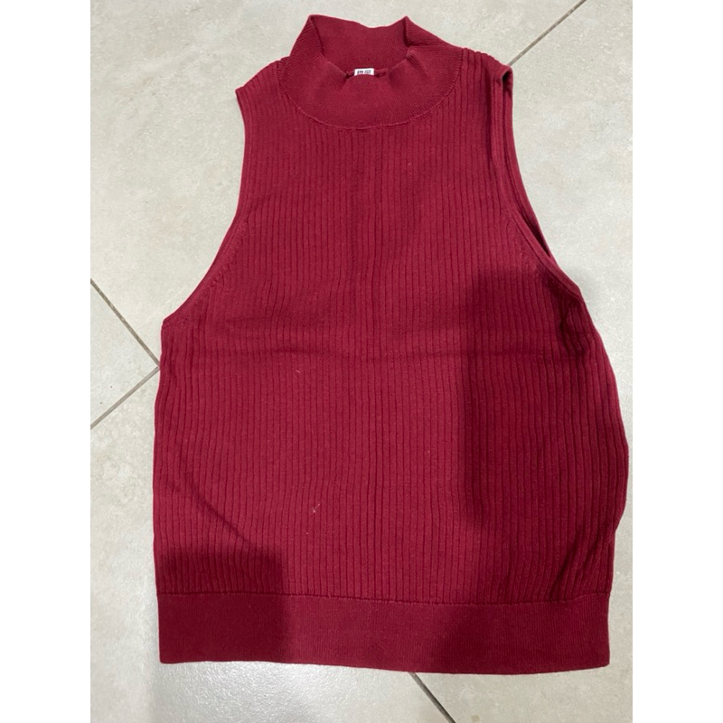 Uniqlo Turtle Neck-Preloved